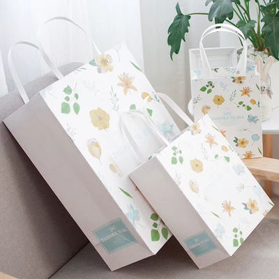 32*11*38cm CMYK Color Luxury Kraft Paper Carry Bags